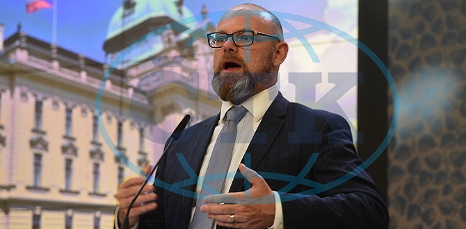 Министр образования Роберт Плага